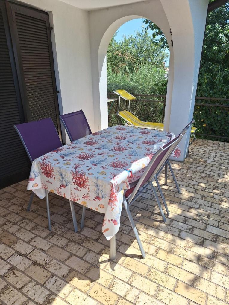 Krk Apartmani Pepina Пинезичи Экстерьер фото