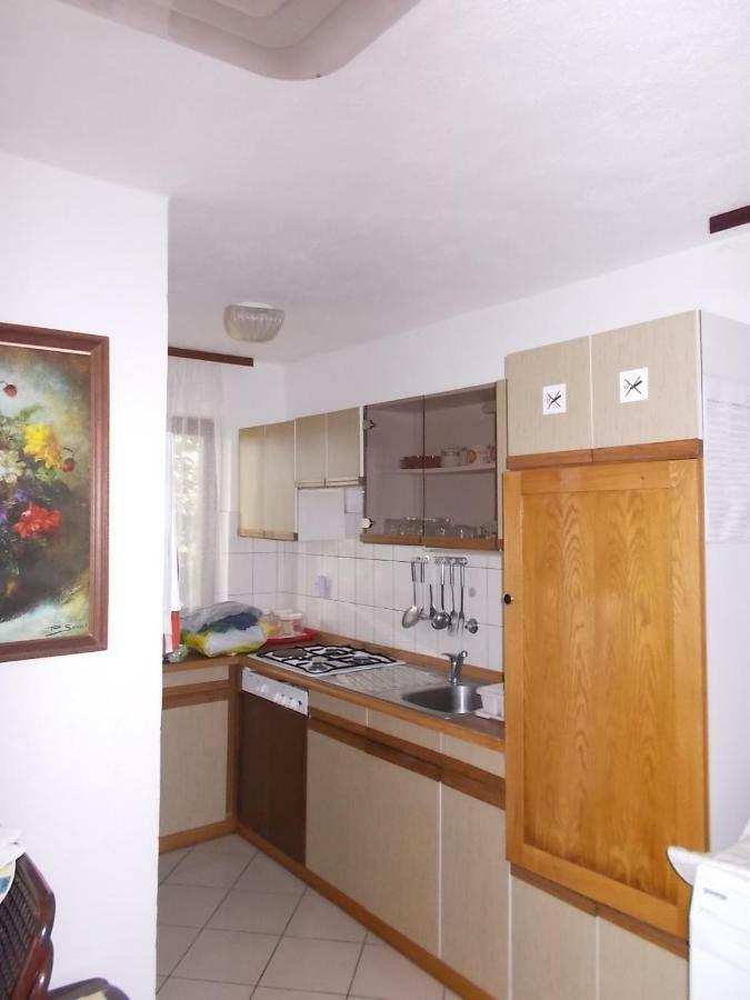 Krk Apartmani Pepina Пинезичи Экстерьер фото